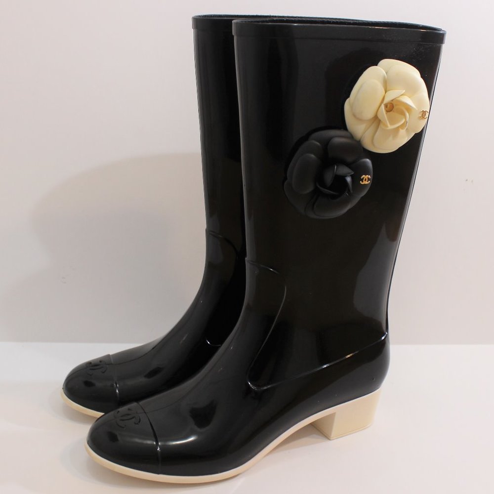 CHANEL Rain Boots with Flowers and Heel 39